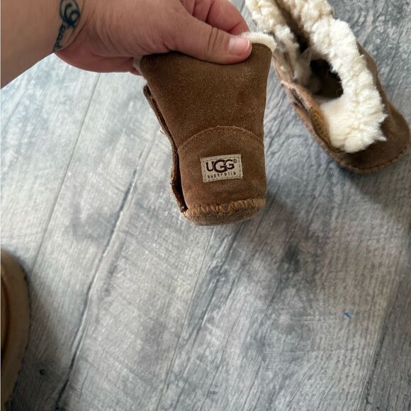 UGG Kids Brown Boots with Cream Lining - Picture 2 of 2
